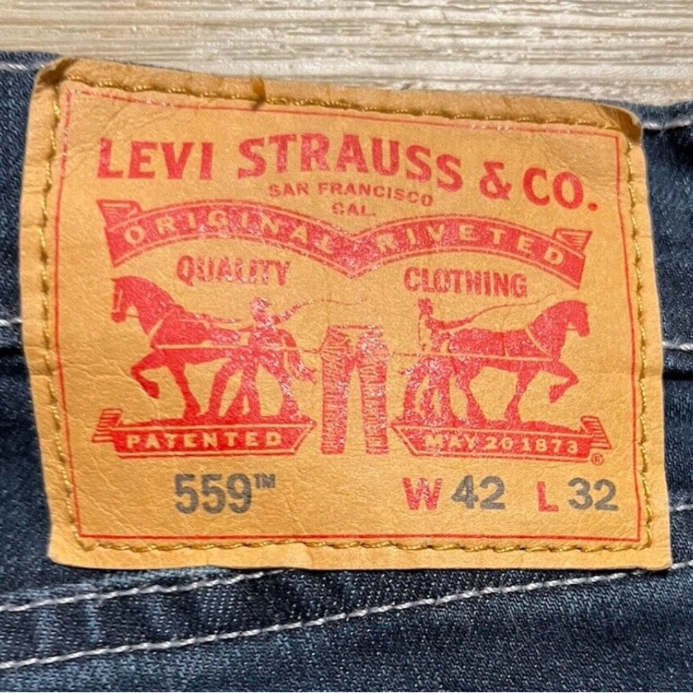 *Look New* Mens Size 42x32 - Relaxed Straight Leg Levi's 559 Jeans 7 - Picture 6 of 9